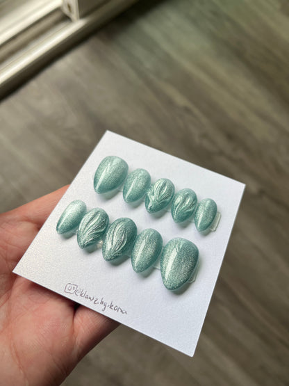 Frosted Ice Cat Eye Nails