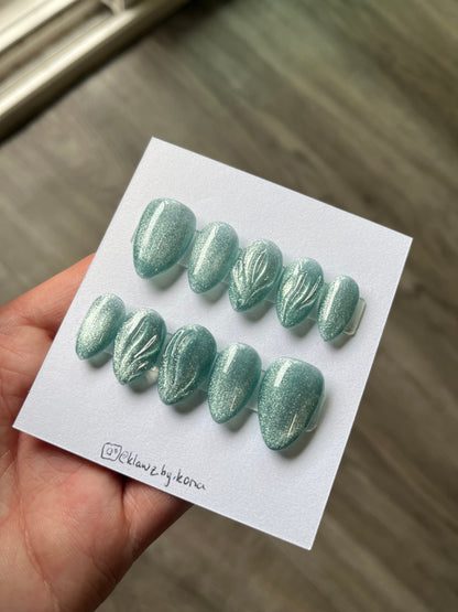 Frosted Ice Cat Eye Nails